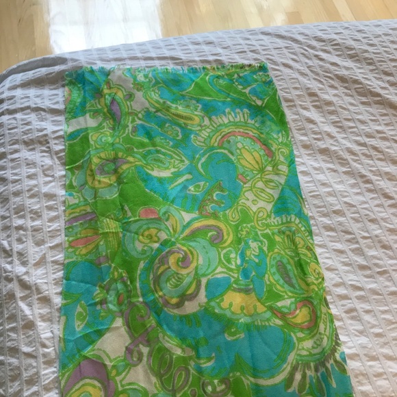 Lilly Pulitzer scarf - Picture 3 of 7